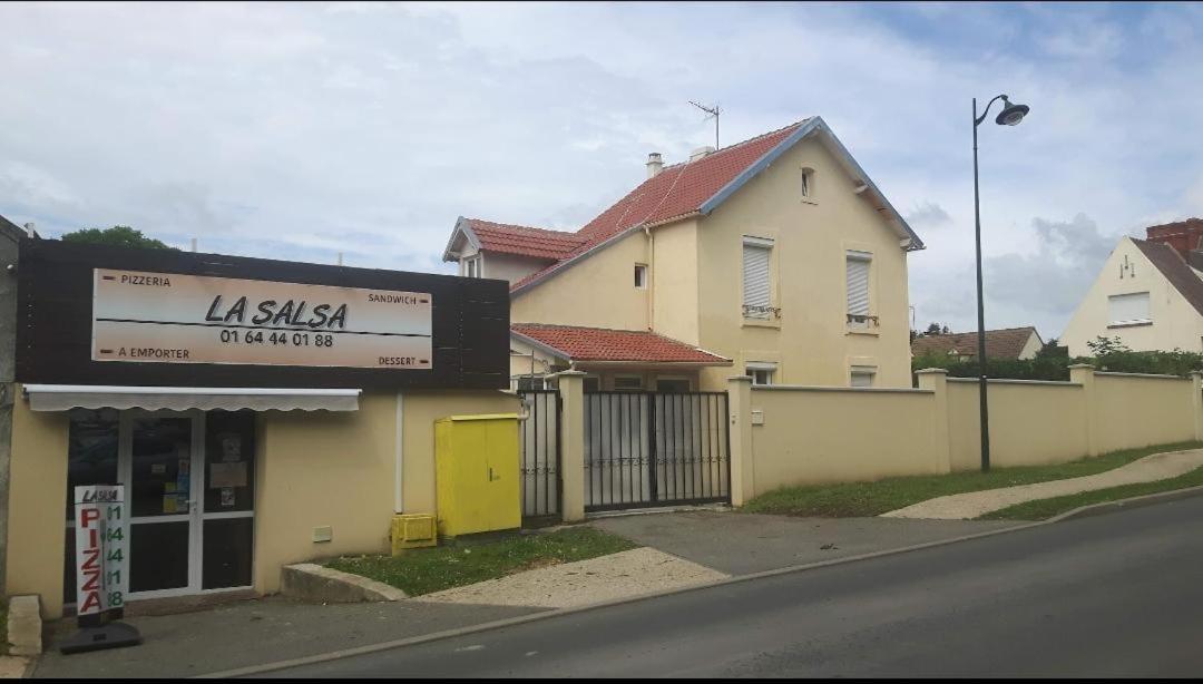 Bed and Breakfast A 7 Minutes De L'Aeroport Cdg 1 Thieux  Экстерьер фото